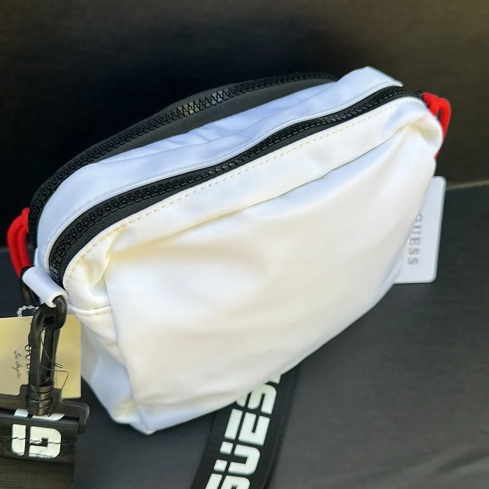 New GUESS Crossbody/Messenger Bag
